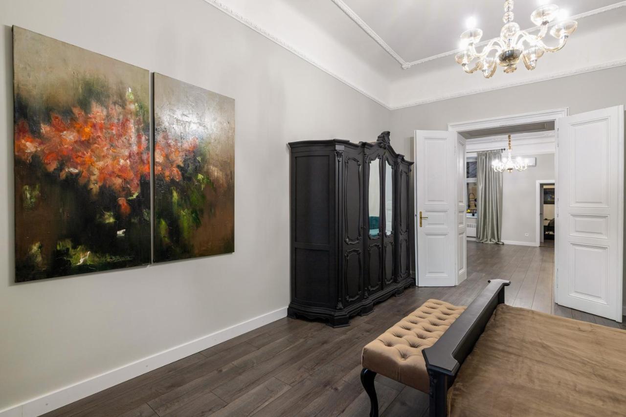 3 Room Apartments , Rohatyntsyv Street Lviv Extérieur photo