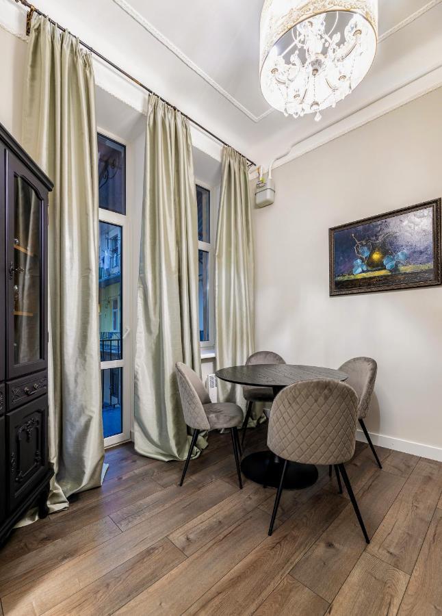 3 Room Apartments , Rohatyntsyv Street Lviv Extérieur photo