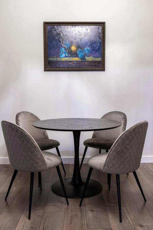 3 Room Apartments , Rohatyntsyv Street Lviv Extérieur photo