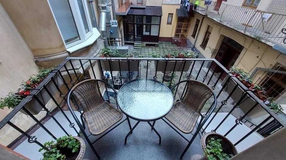 3 Room Apartments , Rohatyntsyv Street Lviv Extérieur photo